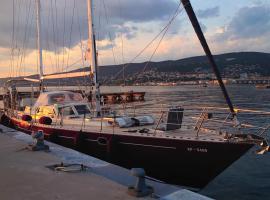 Bed & Breakfast & Sea with Captain, boat in Pirovac