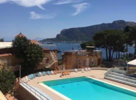 Medea Mondello Holiday