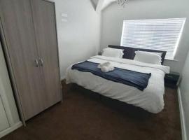 Double Bedroom 96GLB Greater Manchester, hotel in Middleton