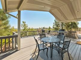 Hilltop Haven Deck, Grill and National Forest View!, feriehus i Pinedale