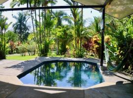 Walk to the beach, chill by the pool. Casa Sol!, vacation home in Pavones