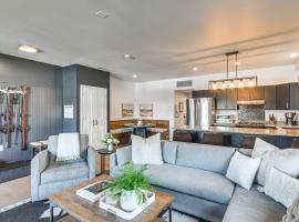 Downtown Winter Park Condo with Free Bus to Ski Base, hotel in Winter Park