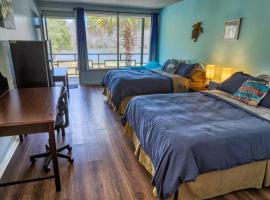 Bells Marina & Fishing Resort - Santee Lake Marion by I95 - Family Adventure, Pets on Request!, hotel in Eutawville