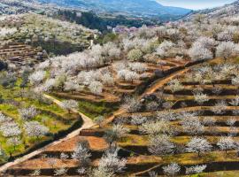 Casas Rurales Acebuche, Primavera en el Valle del Ambroz: Casas del Monte'de bir otel