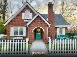 Charming Brick Cottage Near Ark Sleeps 12