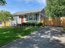 Dwtn Franklin - Walkable with Huge Yard Sleeps 6, villa in Franklin