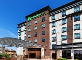 Holiday Inn Hotel & Suites Tulsa South, an IHG Hotel, hotel blizu znamenitosti Missions Memorial Museum and Gardens, Talsa