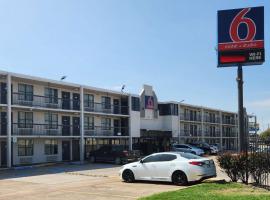 Motel 6 Houston, TX - Medical Center - NRG Stadium，休斯頓医学中心的飯店