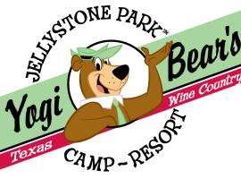 Texas Wine Country Jellystone Park Camp Resort, hotel v destinaci Fredericksburg
