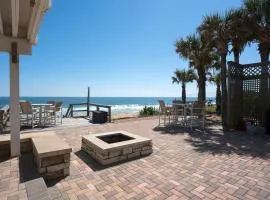 Oceanfront Hot Tub Putting Green Fire Pit