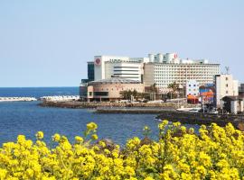 Ramada Plaza by Wyndham Jeju Ocean Front, hotell nära Yongduam-klippan, Jeju