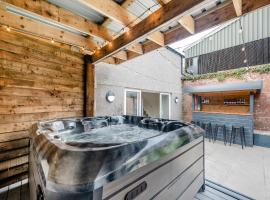 Home Farm - The Coo Shed, hotel with jacuzzis in Dunragit