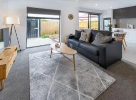 2BR Townhouse: Cosy, Close to City, Car Park