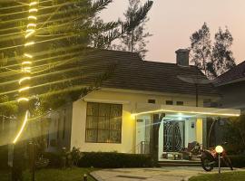 Kota bunga villa, hotel con estacionamiento en Cikundul