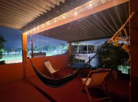 House with Rooftop Near Airport, hotel in Las Juntas