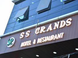 SS Grands Hotel & Restaurant Fatehpur, hótel í Fatehpur