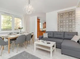Spacious Family Apartment with 3 Bedrooms in Gdansk by Noclegi Renters