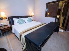 Hotel Le Cypress, hotel with parking in Bareilly
