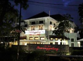 Sawunggaling Hotel, готель в районі Bandung Wetan, у Бандунгу