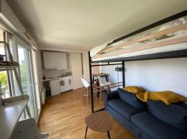 Beau studio spacieux et calme dans résidence de standing, hotel in Boulogne-Billancourt