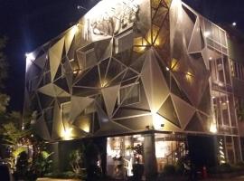 Couleur Hotel Cengkareng，雅加達蘇加諾哈達機場 - CGK附近的飯店