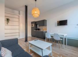 1 bedroom apartment in city center with parking, ξενοδοχείο σε Τουρκουάν