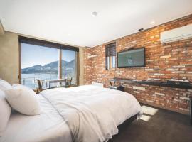 B&F Hotel, hotel di Yeosu