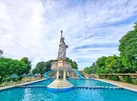 Libertyland Waterpark Resort by Cocotel, курортный отель в городе Mabalacat