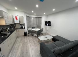 F4 Luxury Stays One bed apartment with Parking, hotel di lusso a Ilford