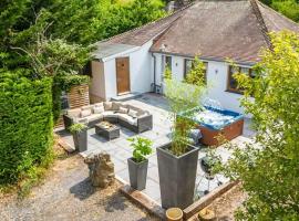 Bramblewood - Cosy chic, hot tub, close to beach, hotel in Stokeinteignhead