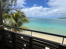 Blue Bay Beachfront 3 bedrooms Penthouse, hotel in Blue Bay