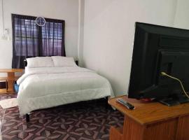 Chainarong Road, hotel v destinaci Ban Hua Thale