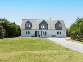 Little Treveth Lowen, holiday home in Saint Minver