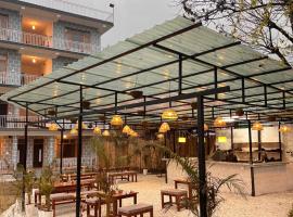 TLO - The Life Outdoor, Bir, отель в городе Бир