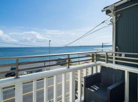Oceanfront Villa Hale Kahakai - Vacation STAY 52109v, hotel v mestu Miura