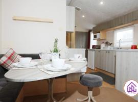 Bumble Bee Lodge, Hoburne Cotswold Holiday Park, apartmen di South Cerney