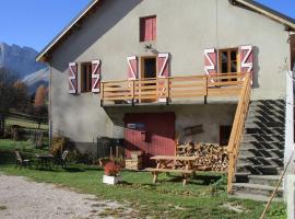 Gîte au chemin des Cordonniers, hotel v destinaci Gresse-en-Vercors