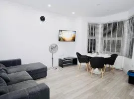 F3, Luxury Flat close to Ilford. sel