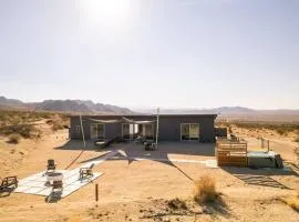 Joshua Tree Luxury 3BR Home With Hot Tub & views