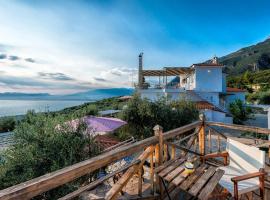 Villa Needa's - Home Love Retreat by the Pool, hotel económico en Kalamata