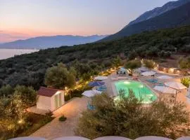 Villa Needa's - Emotions House Crystal Pool