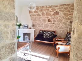 SARDEGNA DEL NORD - BELLISSIMA CASA CON TERRAZZA - INTERNET Wifi, Hotel in Laerru