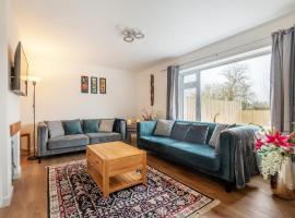 Riversfield Stay, cottage in Rocester