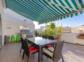 Spacious 2BR home with Large, Private Sun Terrace by 360 Estates, appartement à Taʼ Xbiex