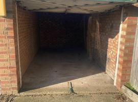 Garage for rent as storage or keep your car, none suitable for living, campsite in Stanwell
