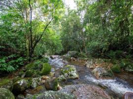 Casa Águas Encantadas - Cachoeira e Águas termais, hotel em Santo Amaro da Imperatriz