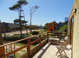 Casa Amarilla con Jacuzzi, hotell i Punta Del Diablo