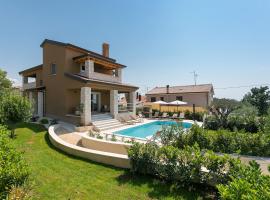 Beautiful villa Keli with pool in Vizinada, holiday home in Ferenci