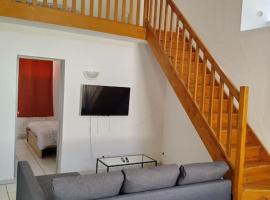 Spacieuse et confortable maison avec garage, hotel en Anzin