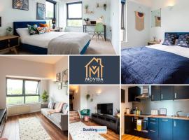 Stylish Two Bed City Centre Apartment By Movida Property Group Short Lets & Serviced Accommodation Leeds, viešbutis mieste Lidsas, netoliese – Mint Warehouse